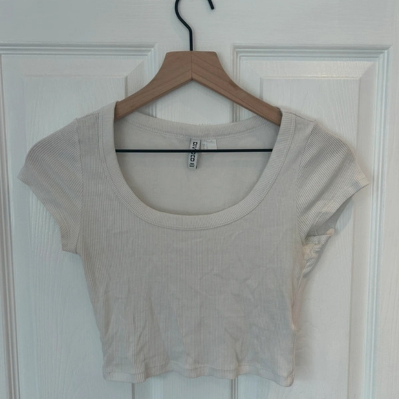 Tops - White ribbed scoop neck top